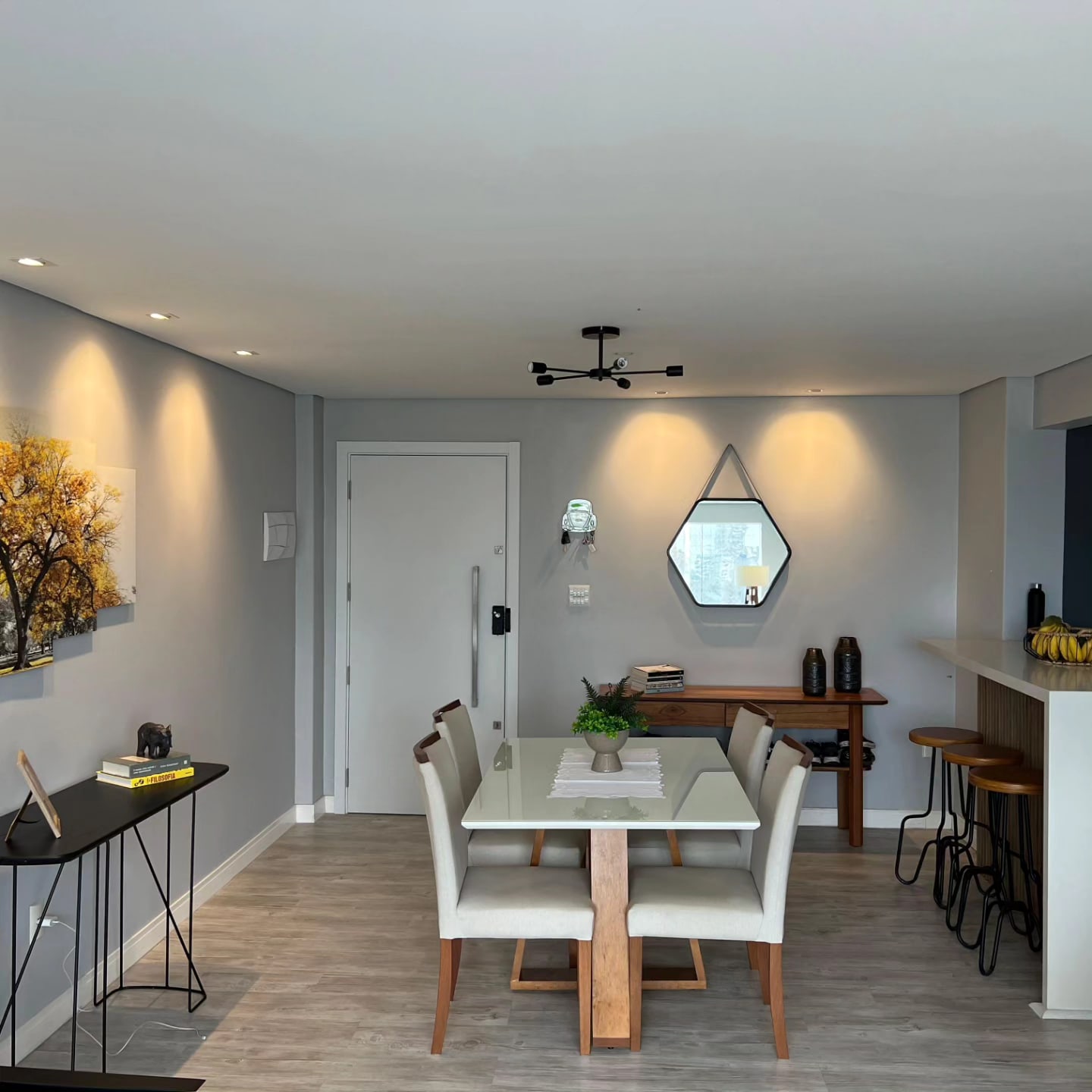 Apartamento com 3 dormitórios sendo 1 suíte 2 vagas no Centro em Itajaí/SC