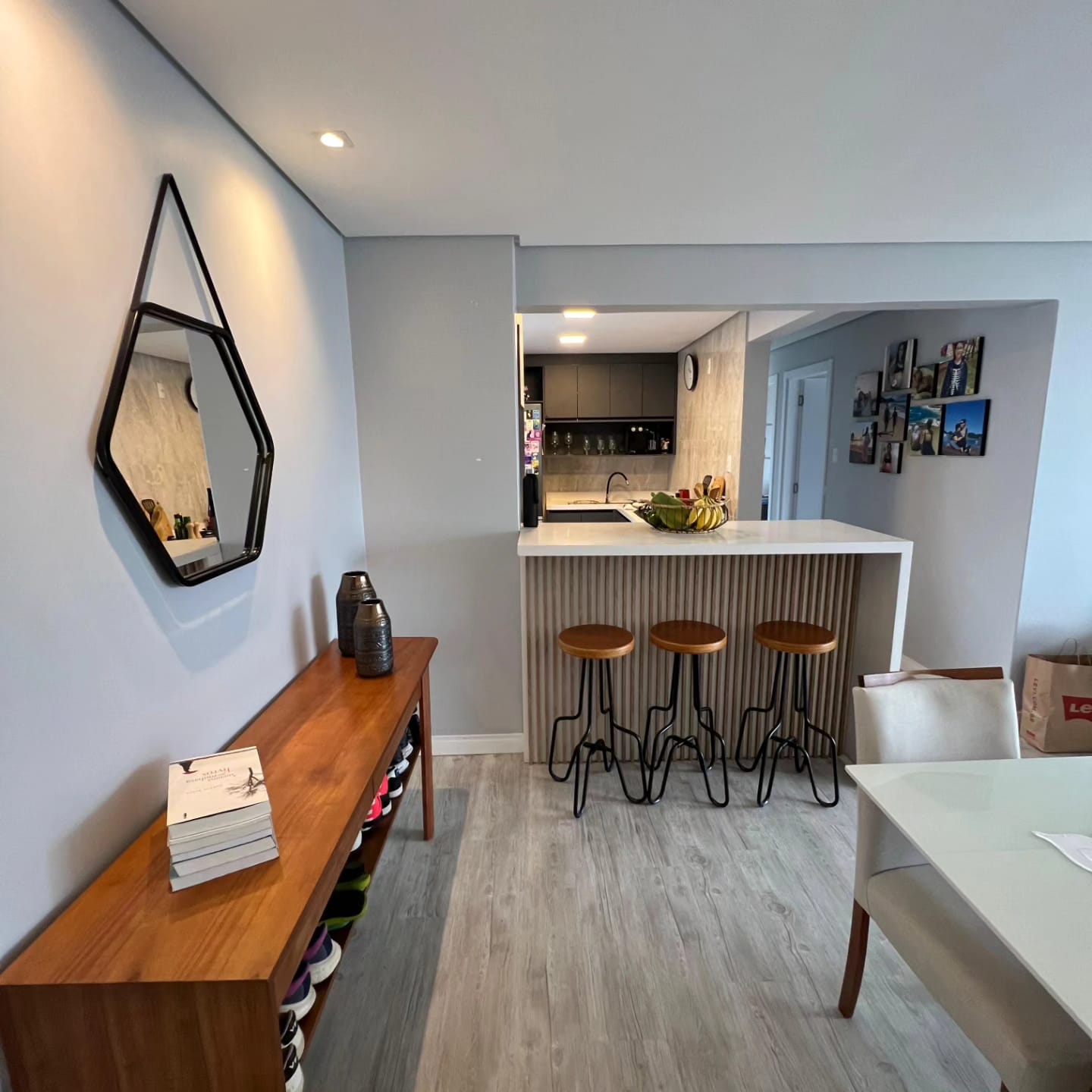 Apartamento com 3 dormitórios sendo 1 suíte 2 vagas no Centro em Itajaí/SC