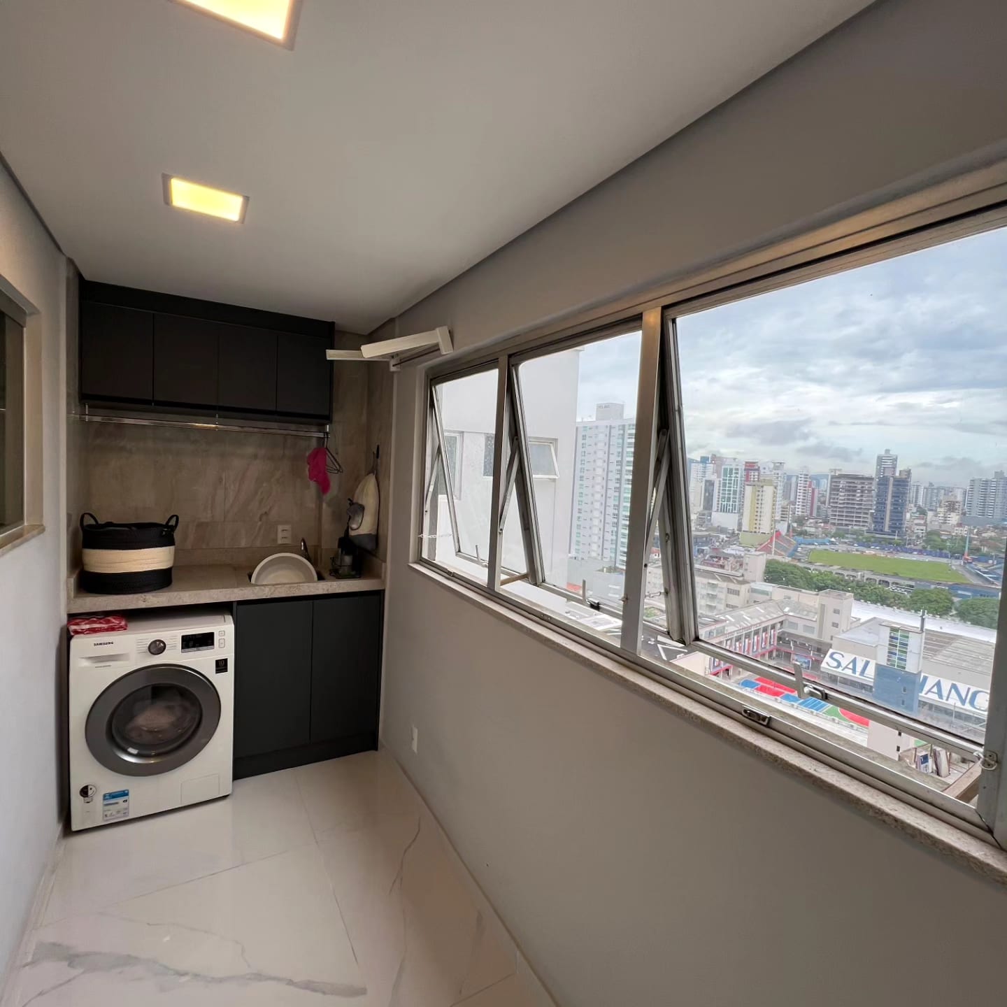 Apartamento com 3 dormitórios sendo 1 suíte 2 vagas no Centro em Itajaí/SC