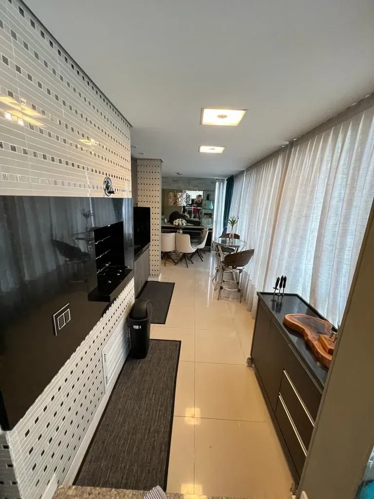 Apartamento com 254m², 3 dormitórios, 3 suítes, 4 vagas, no bairro Centro em Balneário Camboriú para Comprar