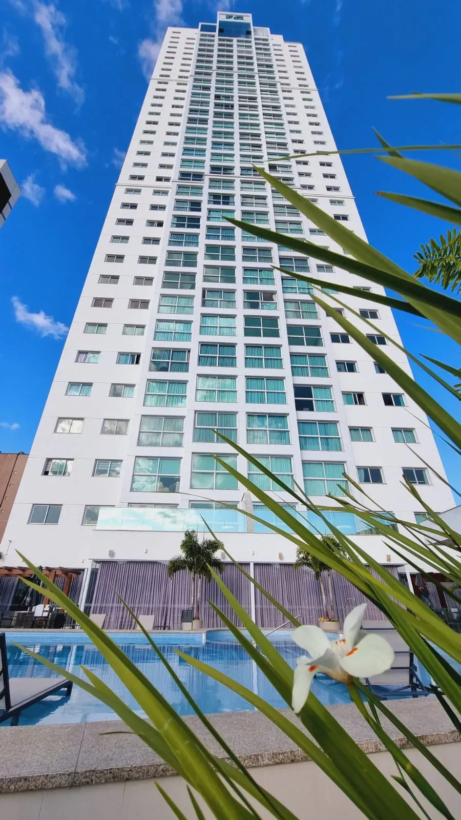 Apartamento com 154m², 4 dormitórios, 2 suítes, 2 vagas, no bairro Centro em Balneário Camboriú para Comprar