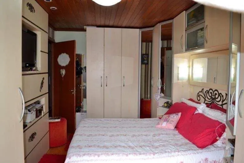 Sobrado com Sala Comercial no Bairro Cordeiros - Itajaí