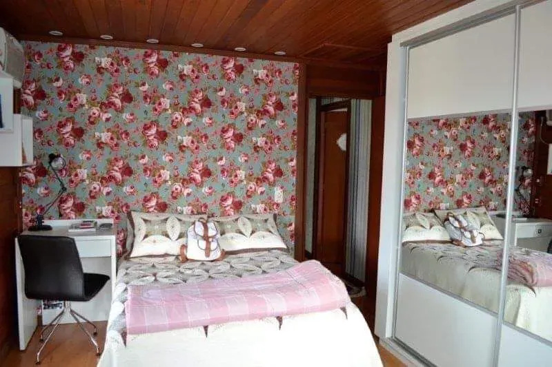 Sobrado com Sala Comercial no Bairro Cordeiros - Itajaí