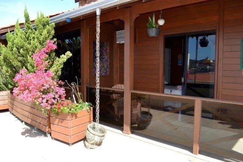 Sobrado com Sala Comercial no Bairro Cordeiros - Itajaí