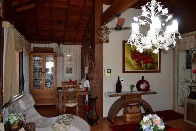 Sobrado com Sala Comercial no Bairro Cordeiros - Itajaí