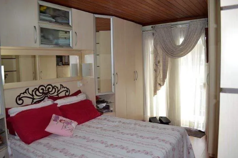 Sobrado com Sala Comercial no Bairro Cordeiros - Itajaí