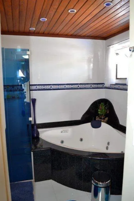 Sobrado com Sala Comercial no Bairro Cordeiros - Itajaí