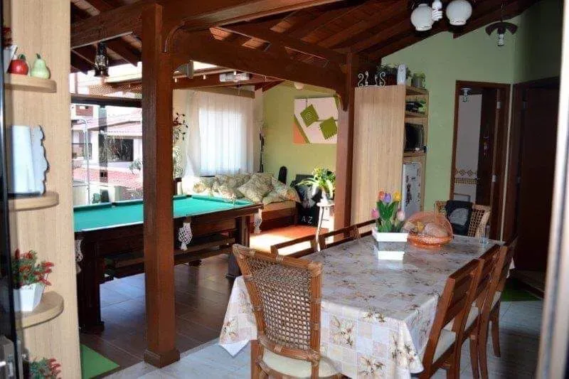 Sobrado com Sala Comercial no Bairro Cordeiros - Itajaí