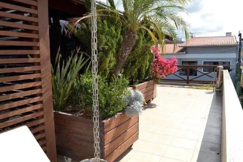 Sobrado com Sala Comercial no Bairro Cordeiros - Itajaí