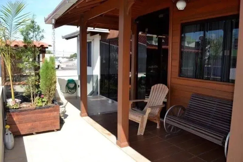 Sobrado com Sala Comercial no Bairro Cordeiros - Itajaí