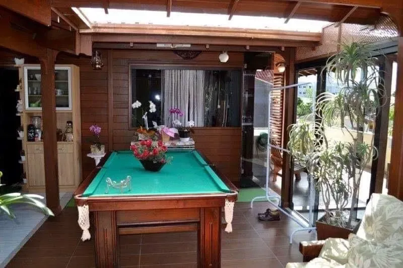 Sobrado com Sala Comercial no Bairro Cordeiros - Itajaí