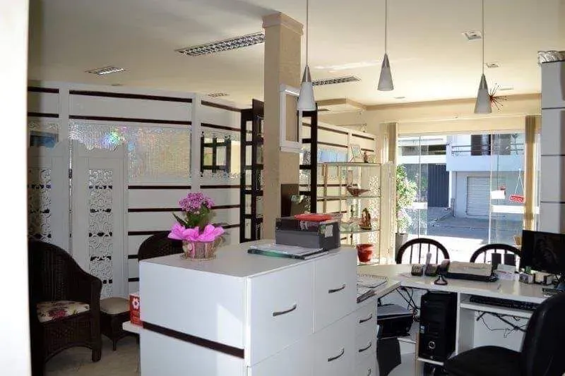 Sobrado com Sala Comercial no Bairro Cordeiros - Itajaí