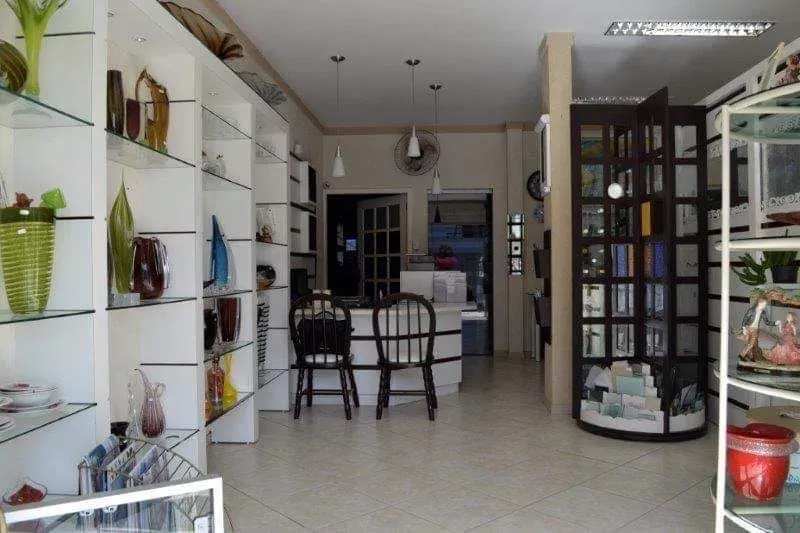 Sobrado com Sala Comercial no Bairro Cordeiros - Itajaí