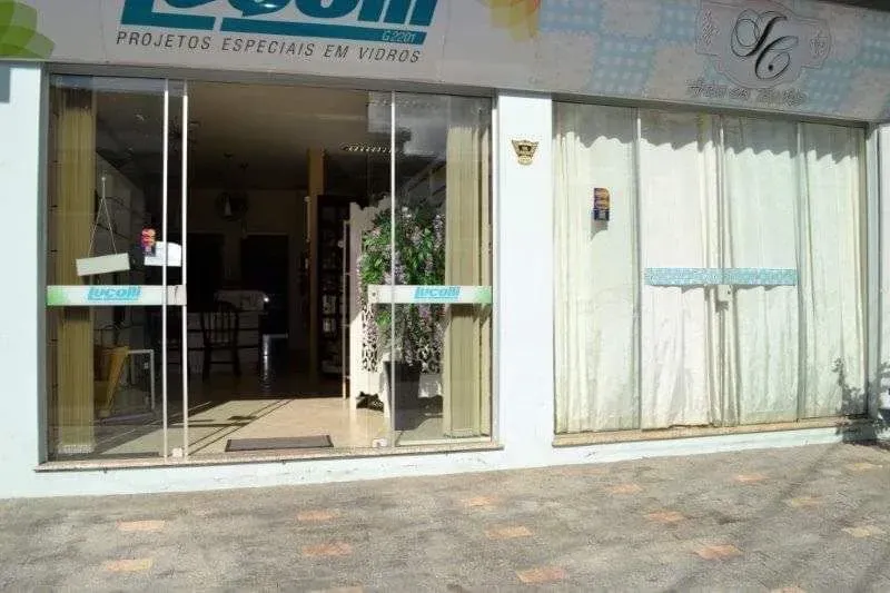 Sobrado com Sala Comercial no Bairro Cordeiros - Itajaí