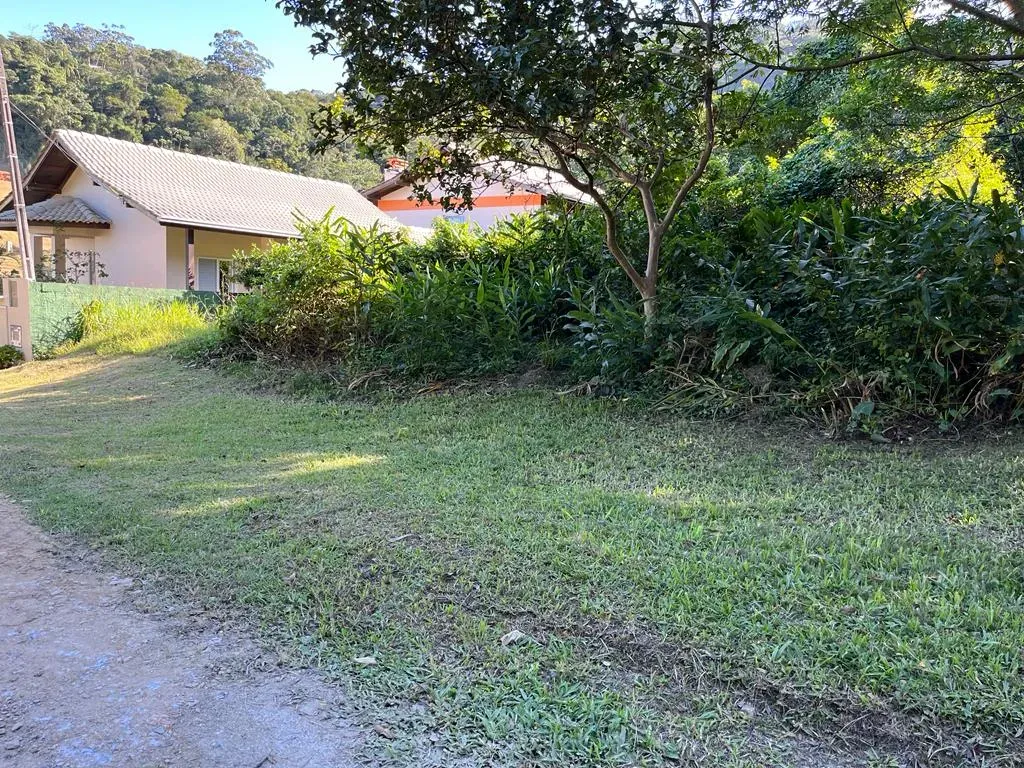 Terreno comercial com 1m², no bairro Estaleiro em Balneário Camboriú para Comprar