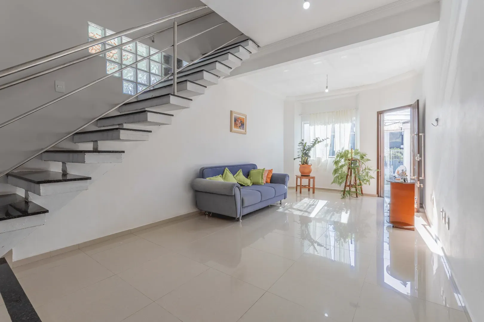 Casa com 195m², 3 dormitórios, 3 suítes, 2 vagas, no bairro Centro em Balneário Camboriú para Comprar