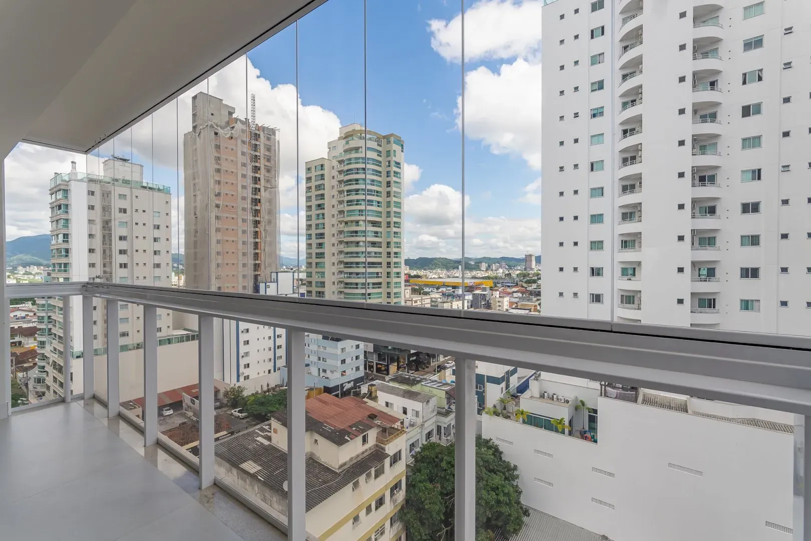 Apartamento com 139m², 3 dormitórios, 3 suítes, 3 vagas, no bairro Centro em Balneário Camboriú para Comprar