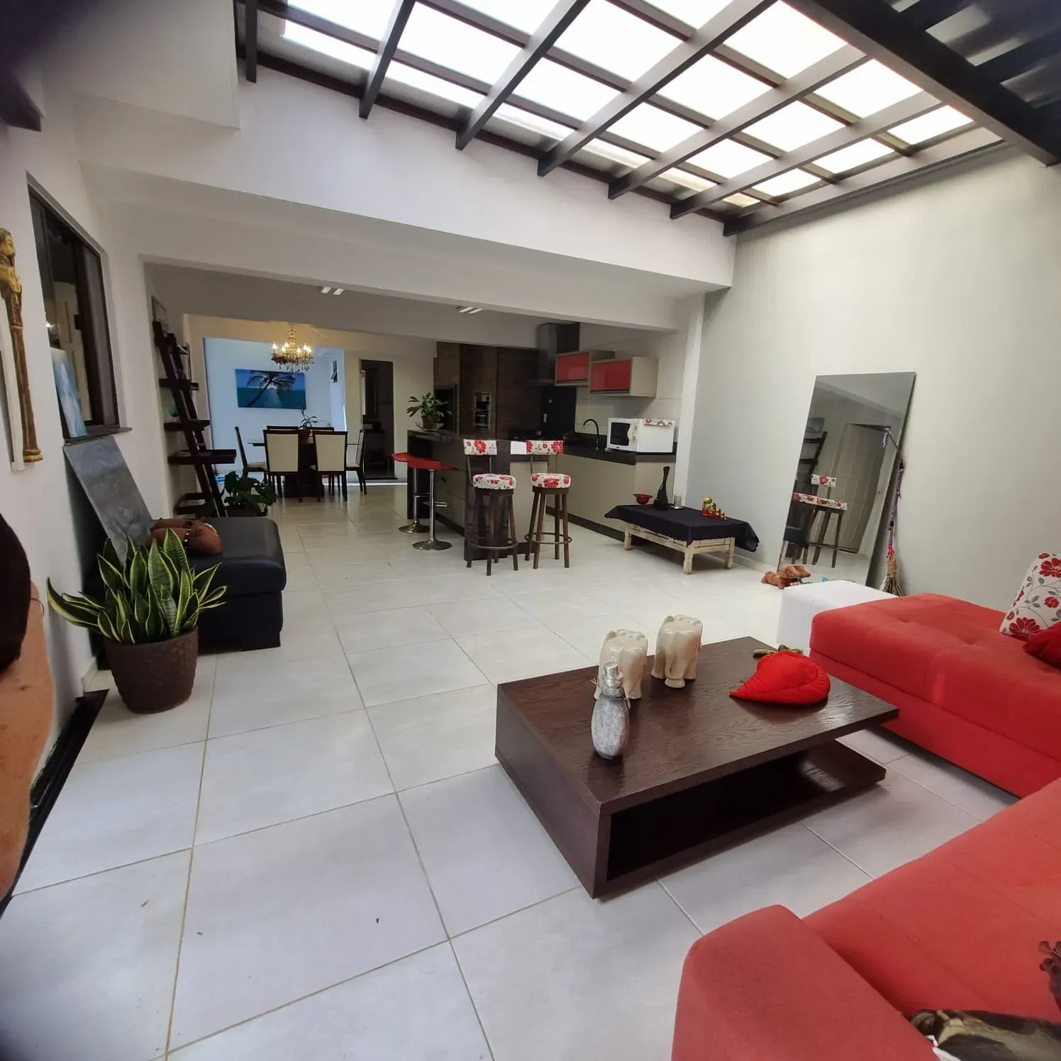 Casa com 180m², 2 suítes, 3 vagas, no bairro Barra em Balneário Camboriú para Comprar