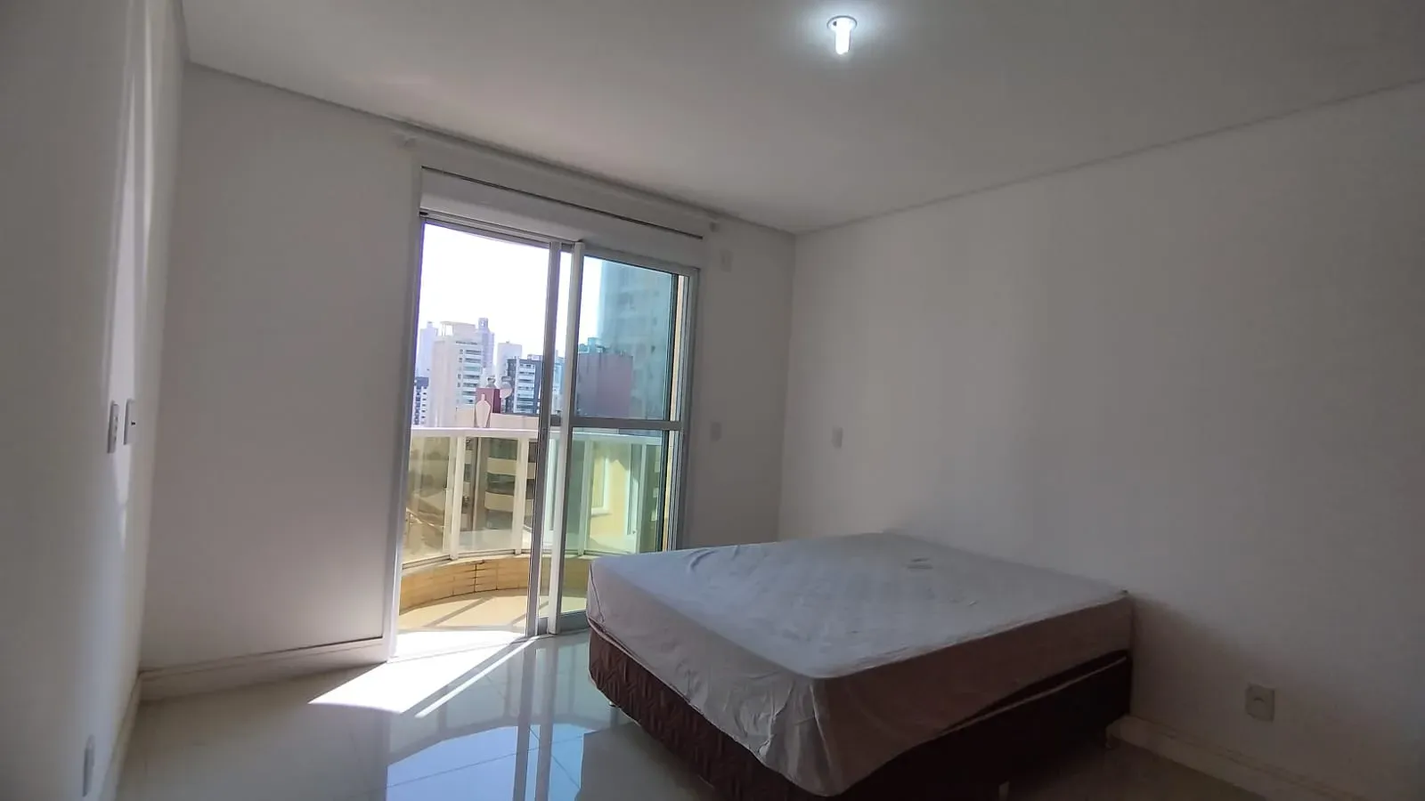 Apartamento, 3 dormitórios, 3 suítes, 3 vagas, no bairro Centro em Balneário Camboriú para Comprar