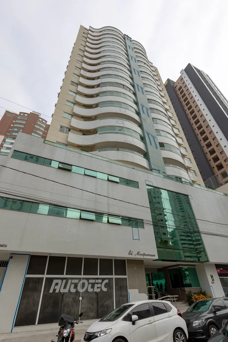 Apartamento com 912m², 3 dormitórios, 2 suítes, 2 vagas, no bairro Centro em Balneário Camboriú para Comprar