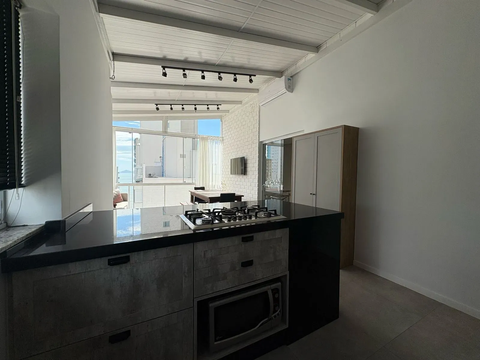 Cobertura Duplex com 5 dormitórios sendo 3 suites e 3 vagas no Centro de Balneário Camboriú - Foto 21 de 38