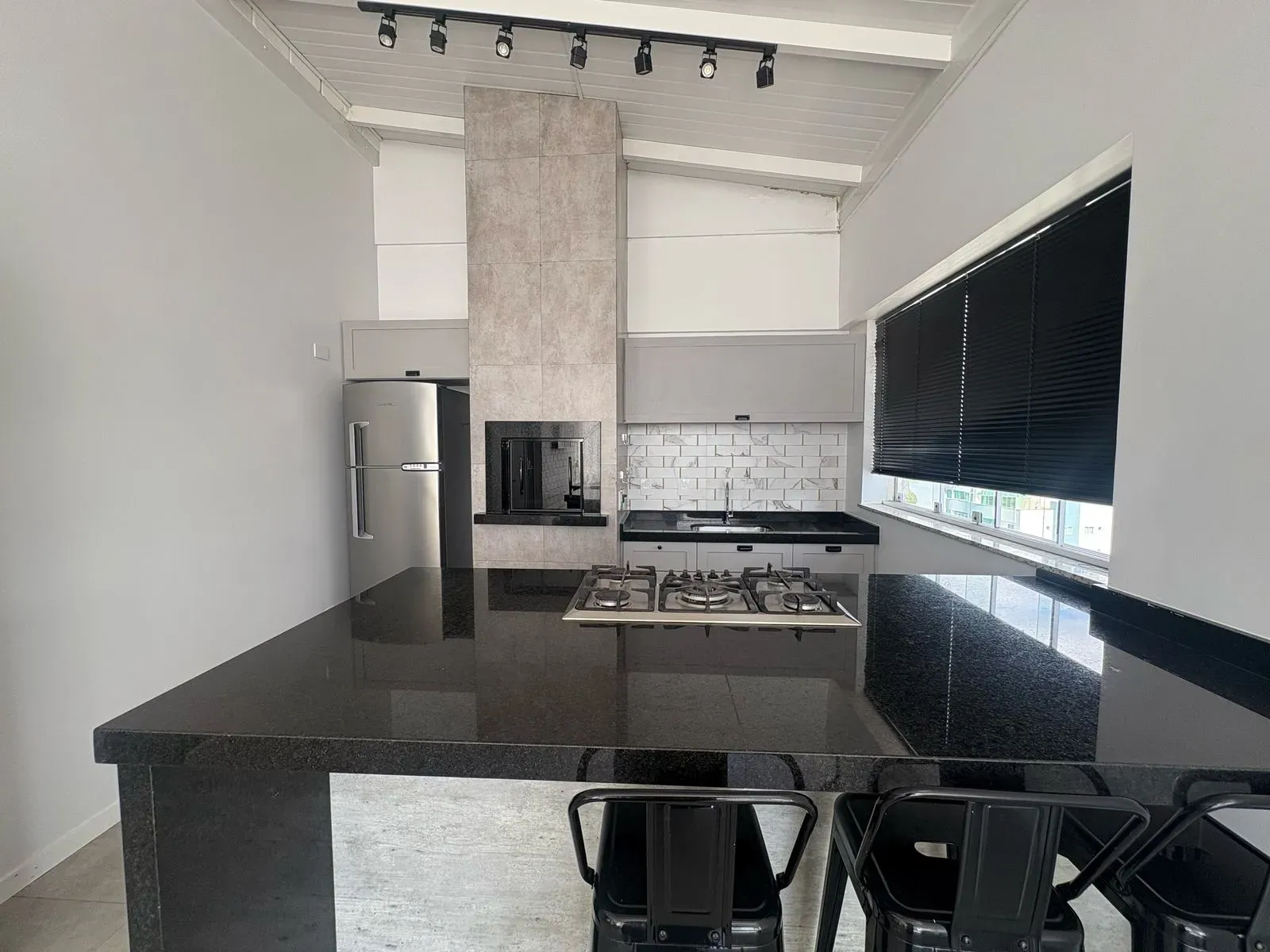 Cobertura Duplex com 5 dormitórios sendo 3 suites e 3 vagas no Centro de Balneário Camboriú - Foto 22 de 38