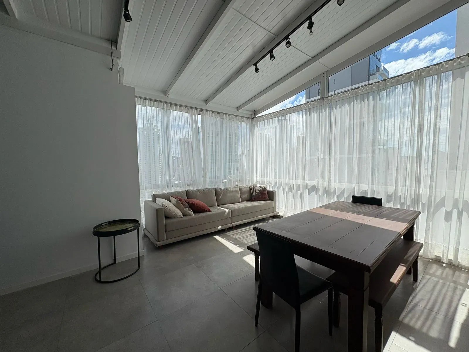 Cobertura Duplex com 5 dormitórios sendo 3 suites e 3 vagas no Centro de Balneário Camboriú - Foto 18 de 38