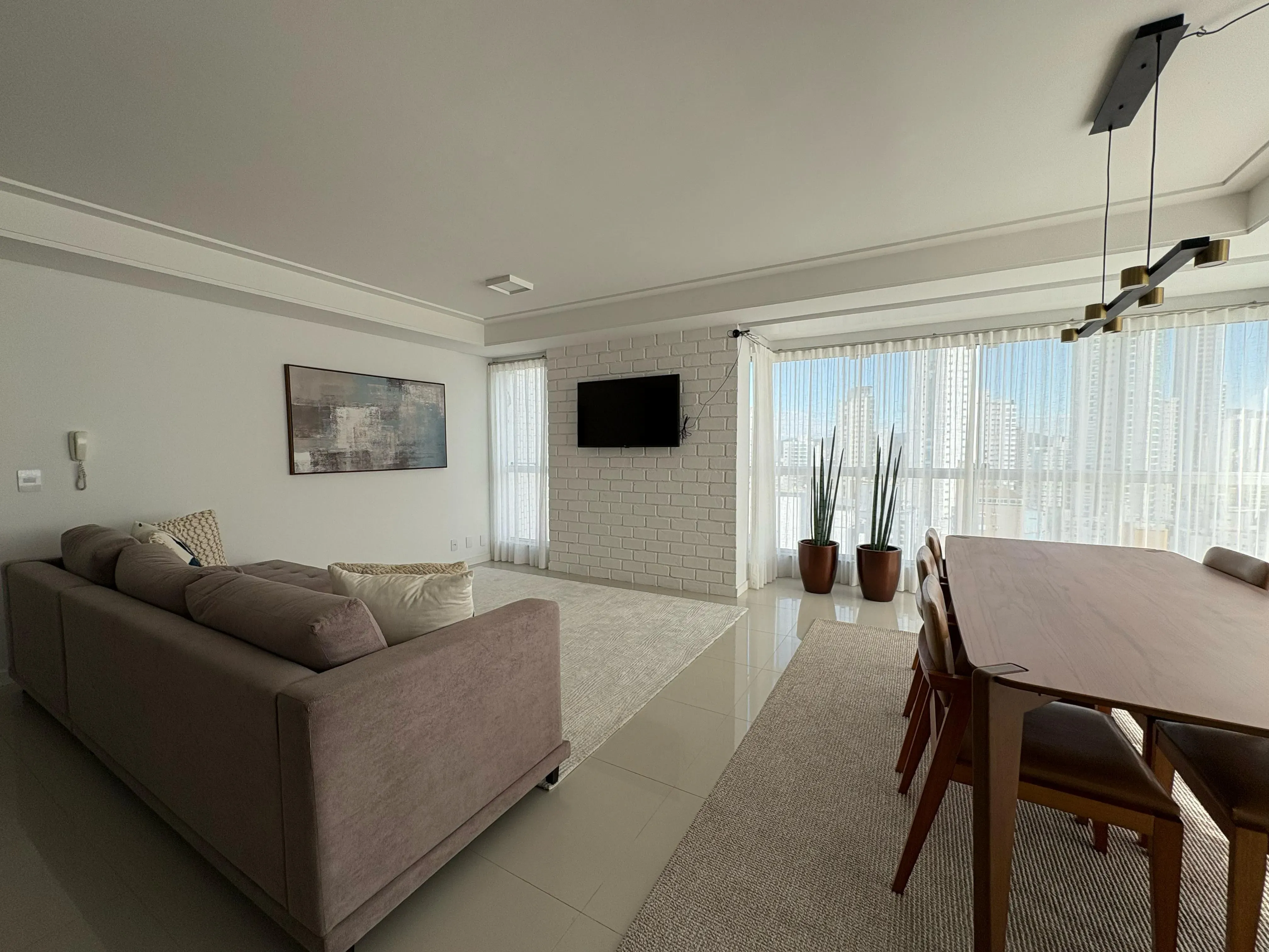 Cobertura Duplex com 5 dormitórios sendo 3 suites e 3 vagas no Centro de Balneário Camboriú - Foto 1 de 38