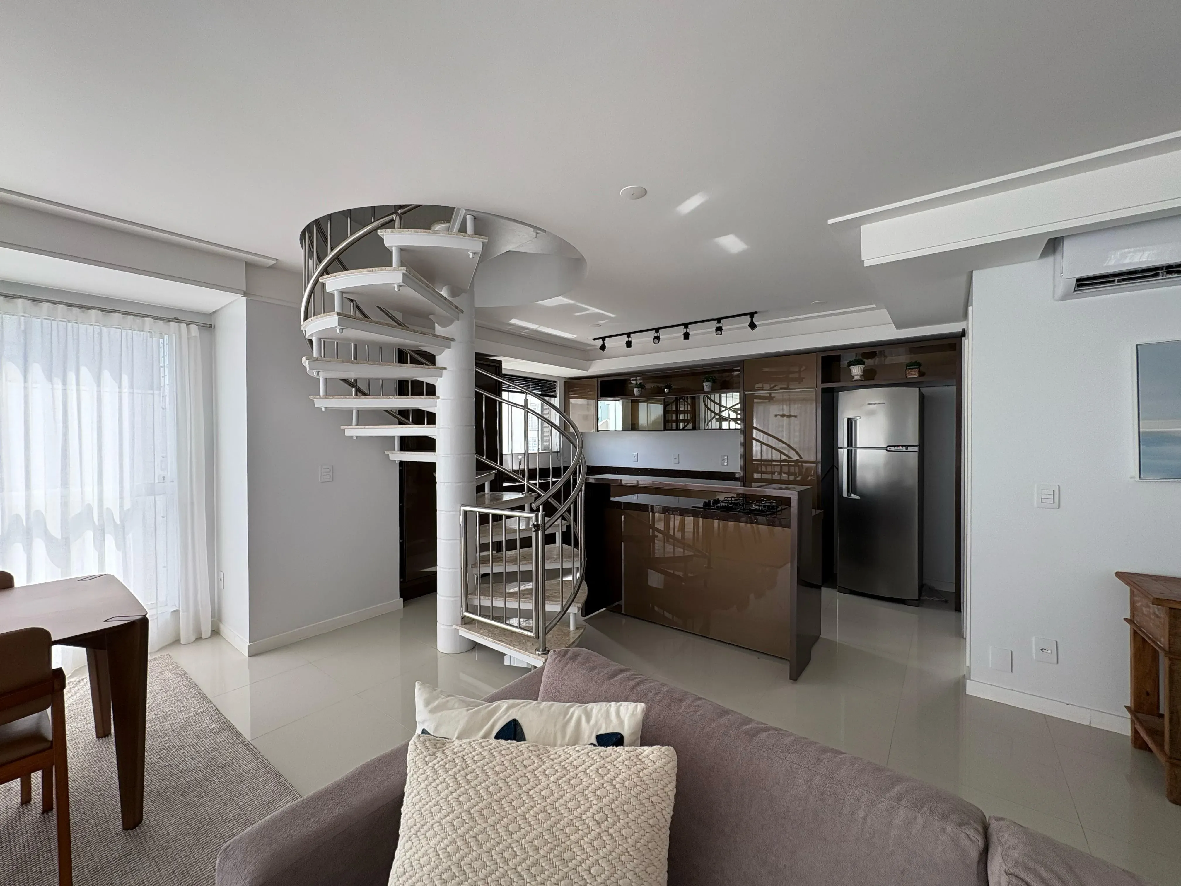 Cobertura Duplex com 5 dormitórios sendo 3 suites e 3 vagas no Centro de Balneário Camboriú - Foto 6 de 38