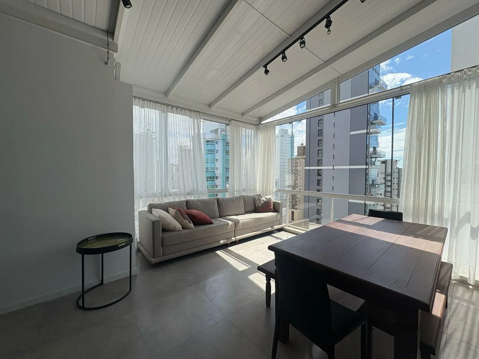 Cobertura Duplex com 5 dormitórios sendo 3 suites e 3 vagas no Centro de Balneário Camboriú - Foto 20 de 38