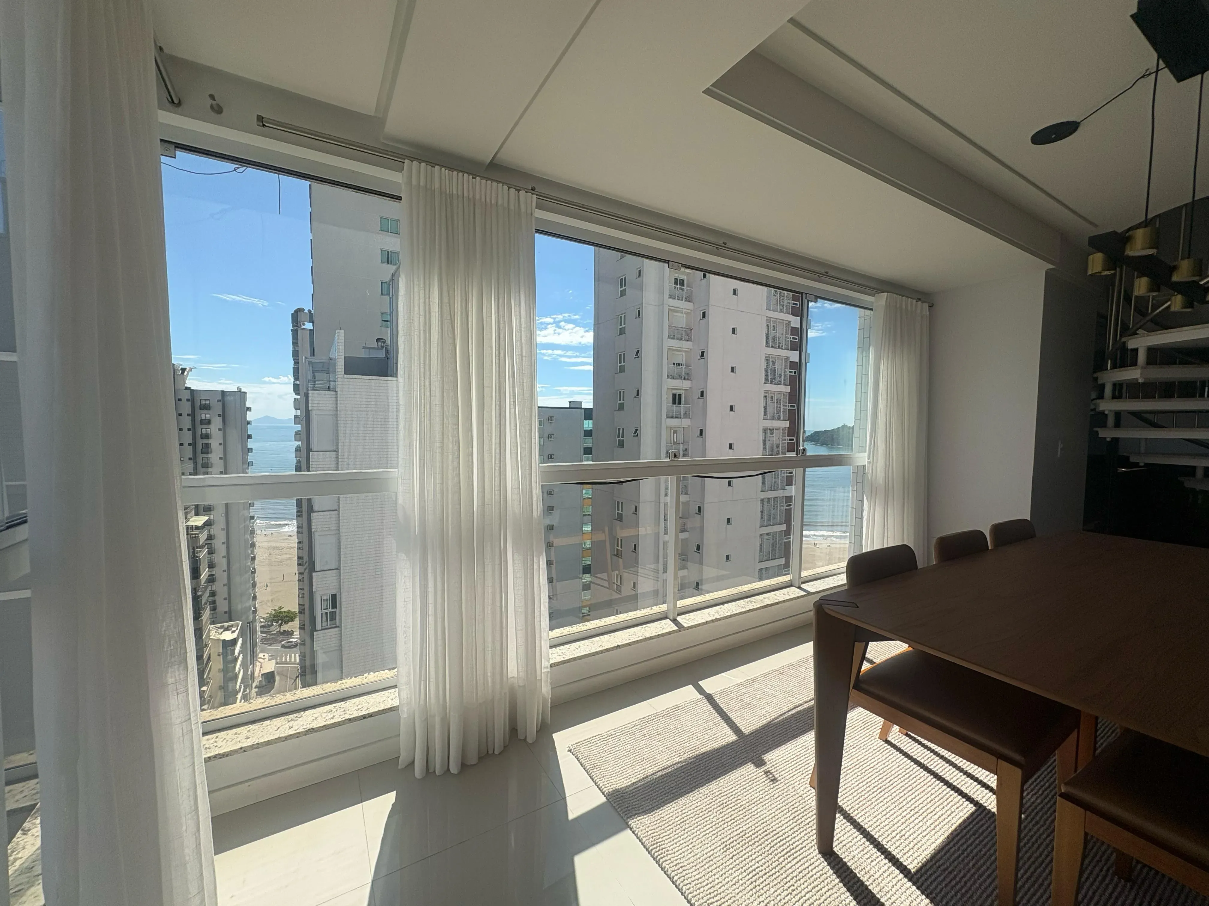 Cobertura Duplex com 5 dormitórios sendo 3 suites e 3 vagas no Centro de Balneário Camboriú - Foto 23 de 38