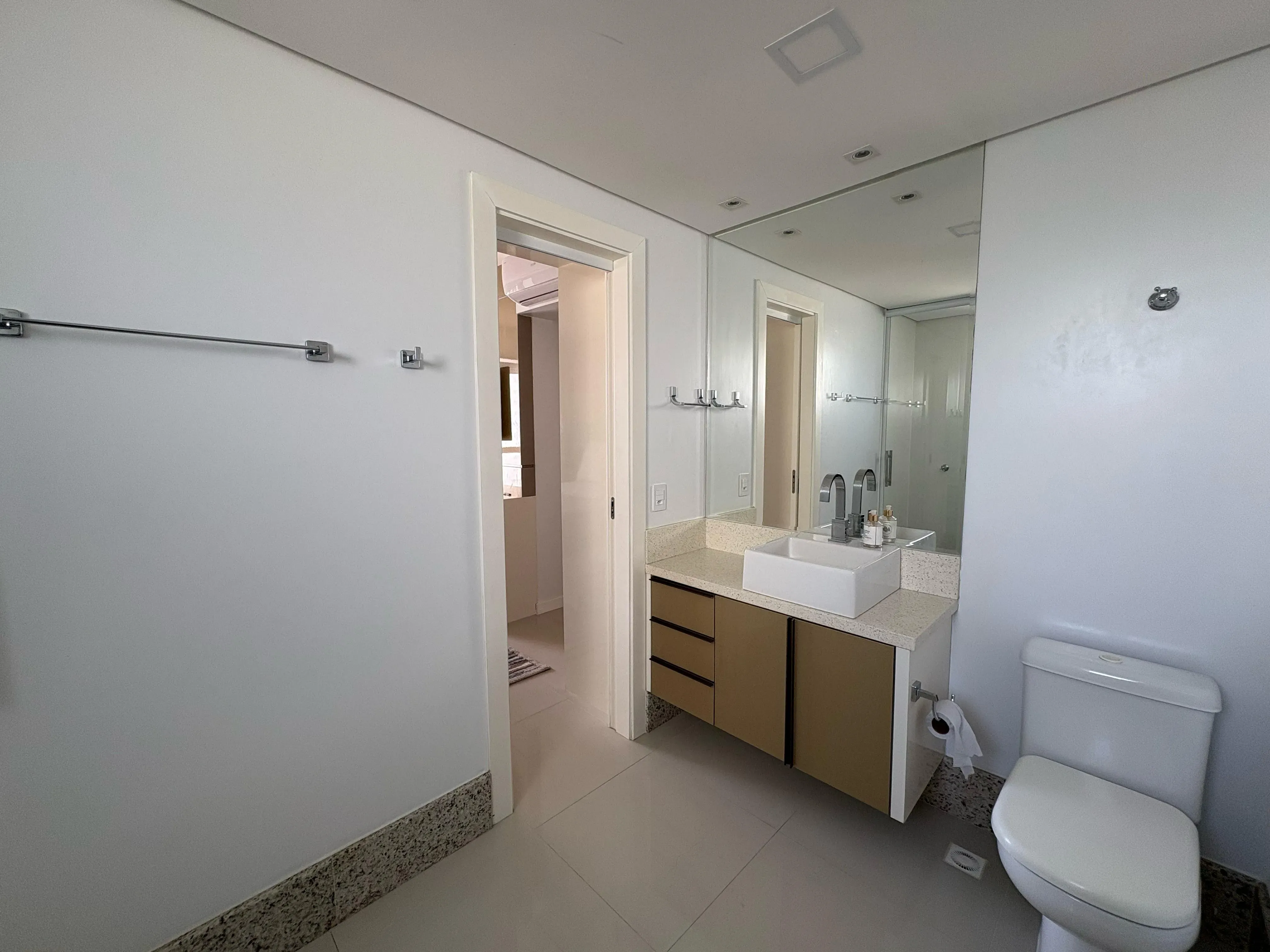 Cobertura Duplex com 5 dormitórios sendo 3 suites e 3 vagas no Centro de Balneário Camboriú - Foto 30 de 38