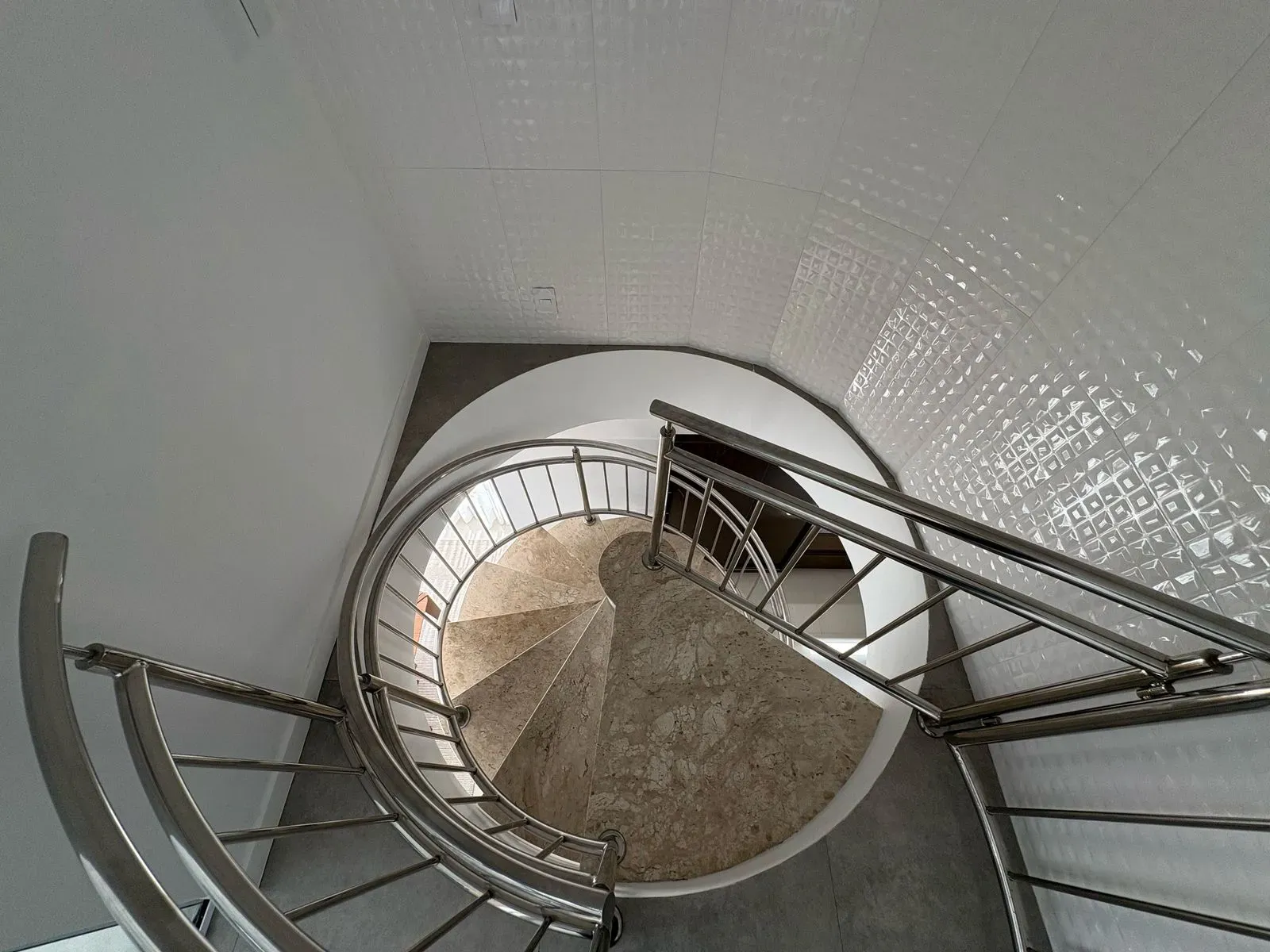 Cobertura Duplex com 5 dormitórios sendo 3 suites e 3 vagas no Centro de Balneário Camboriú - Foto 16 de 38