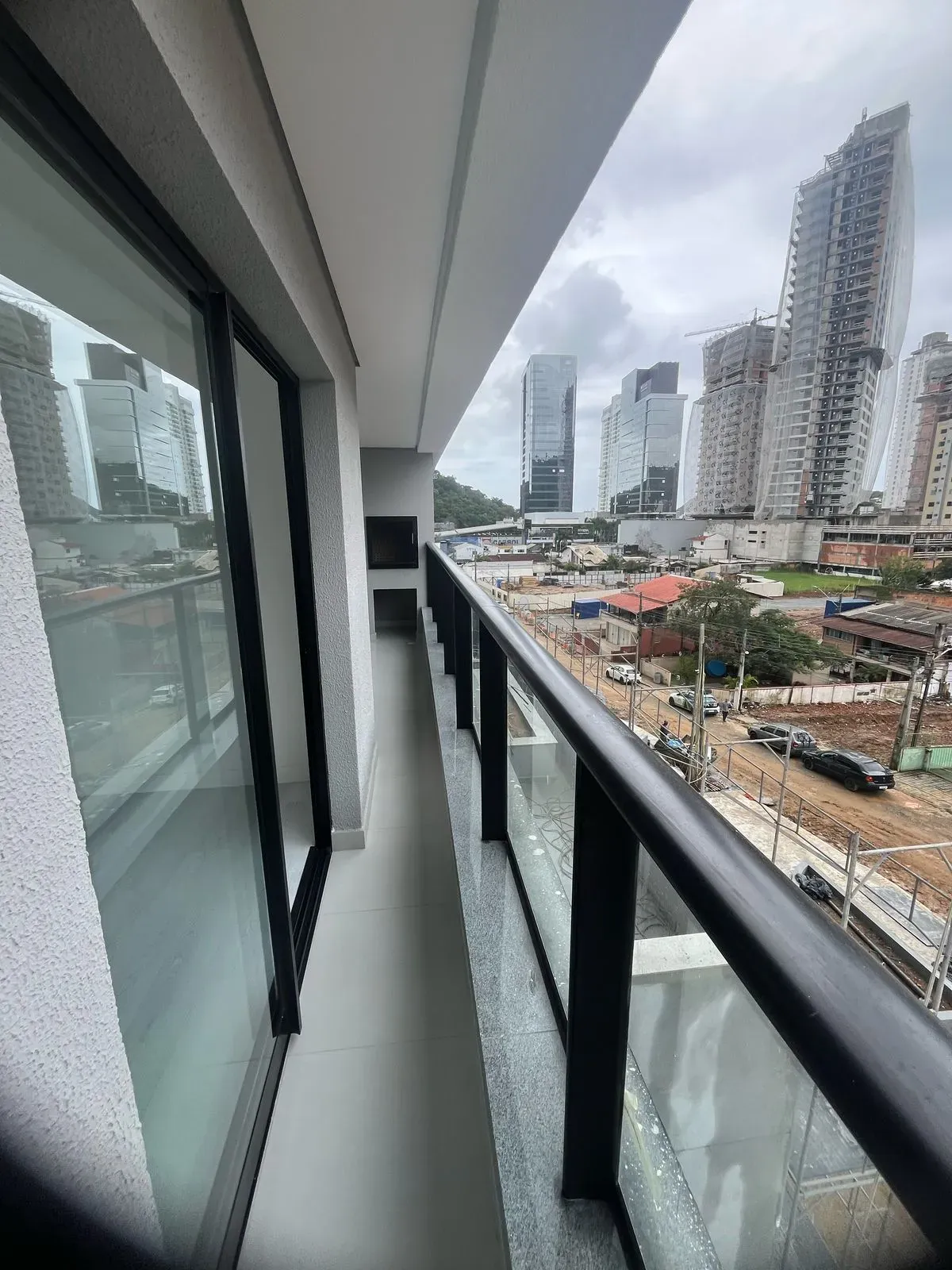 Apartamento com 107m² 3 Quartos 1 Suíte na Praia Brava - Foto 2 de 40
