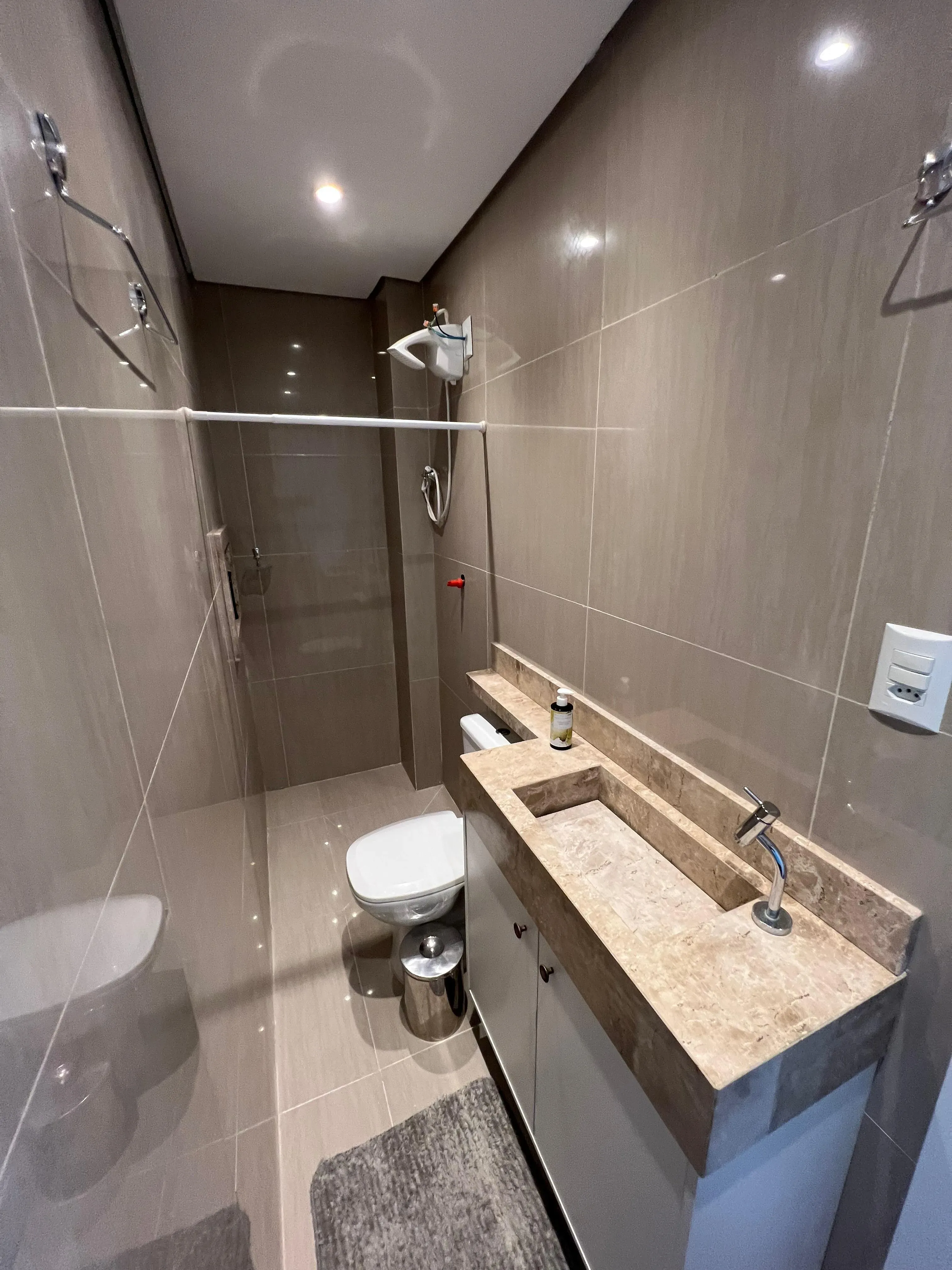 Apartamento com 3 dormitórios sendo 1 suíte 2 vagas no Centro em Itajaí/SC