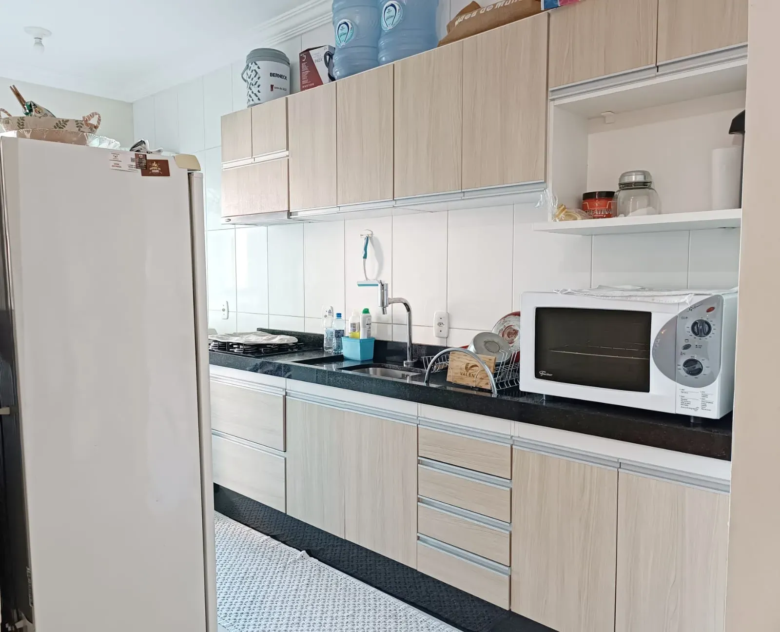 Apartamento de  3 quartos sendo 1 suíte e 2 vagas de garagem no Bairro Morretes em Itapema