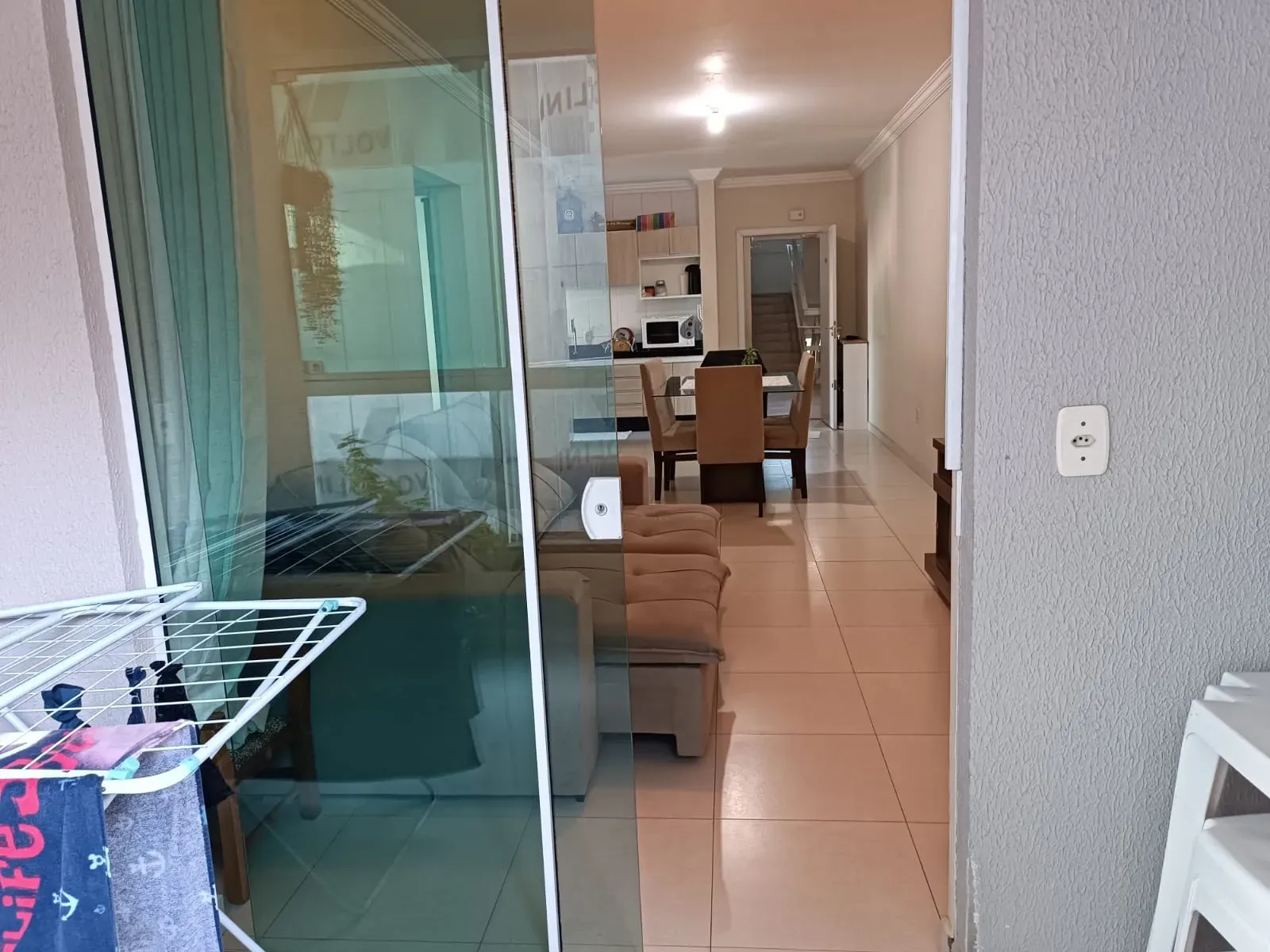Apartamento de  3 quartos sendo 1 suíte e 2 vagas de garagem no Bairro Morretes em Itapema