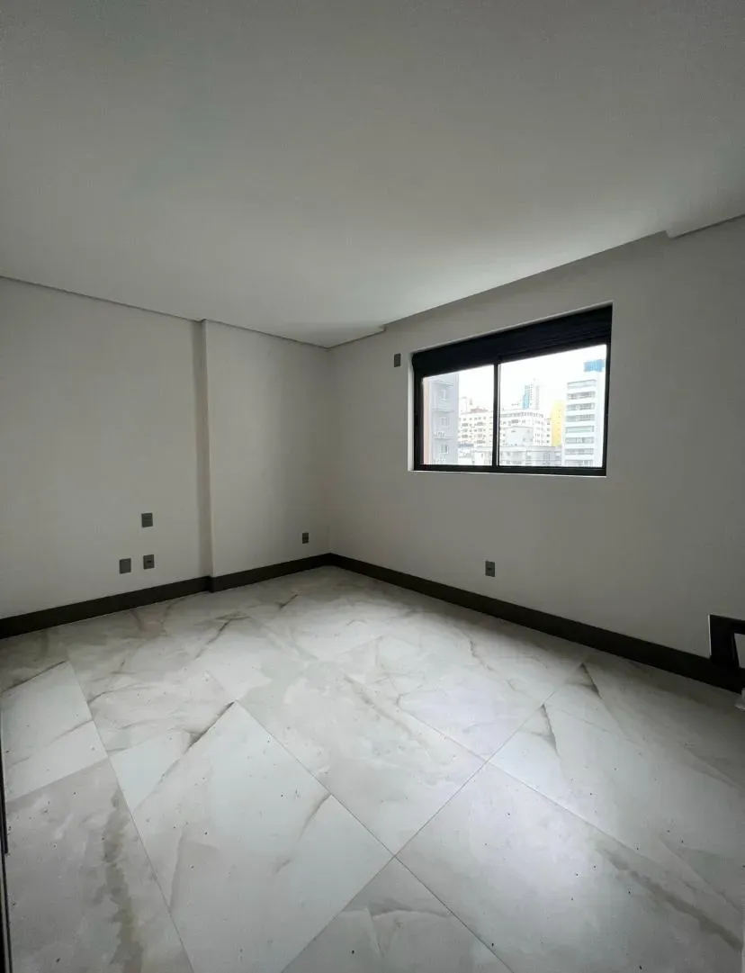 Apartamento, 3 dormitórios, 3 suítes, 2 vagas, no bairro Centro em Balneário Camboriú para Comprar