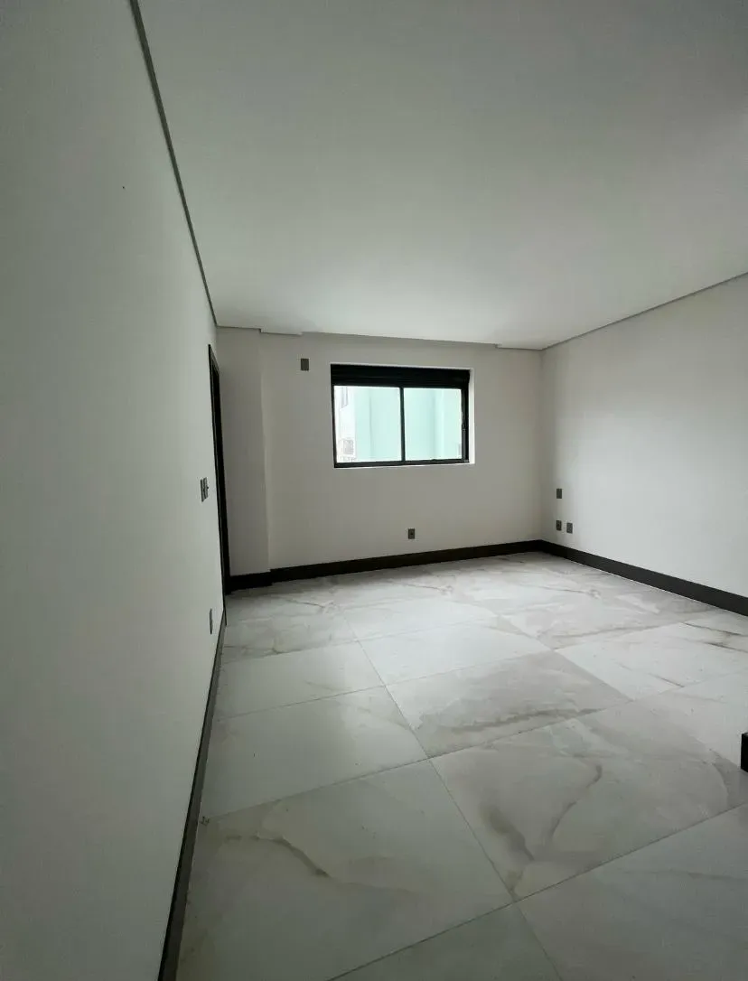 Apartamento, 3 dormitórios, 3 suítes, 2 vagas, no bairro Centro em Balneário Camboriú para Comprar