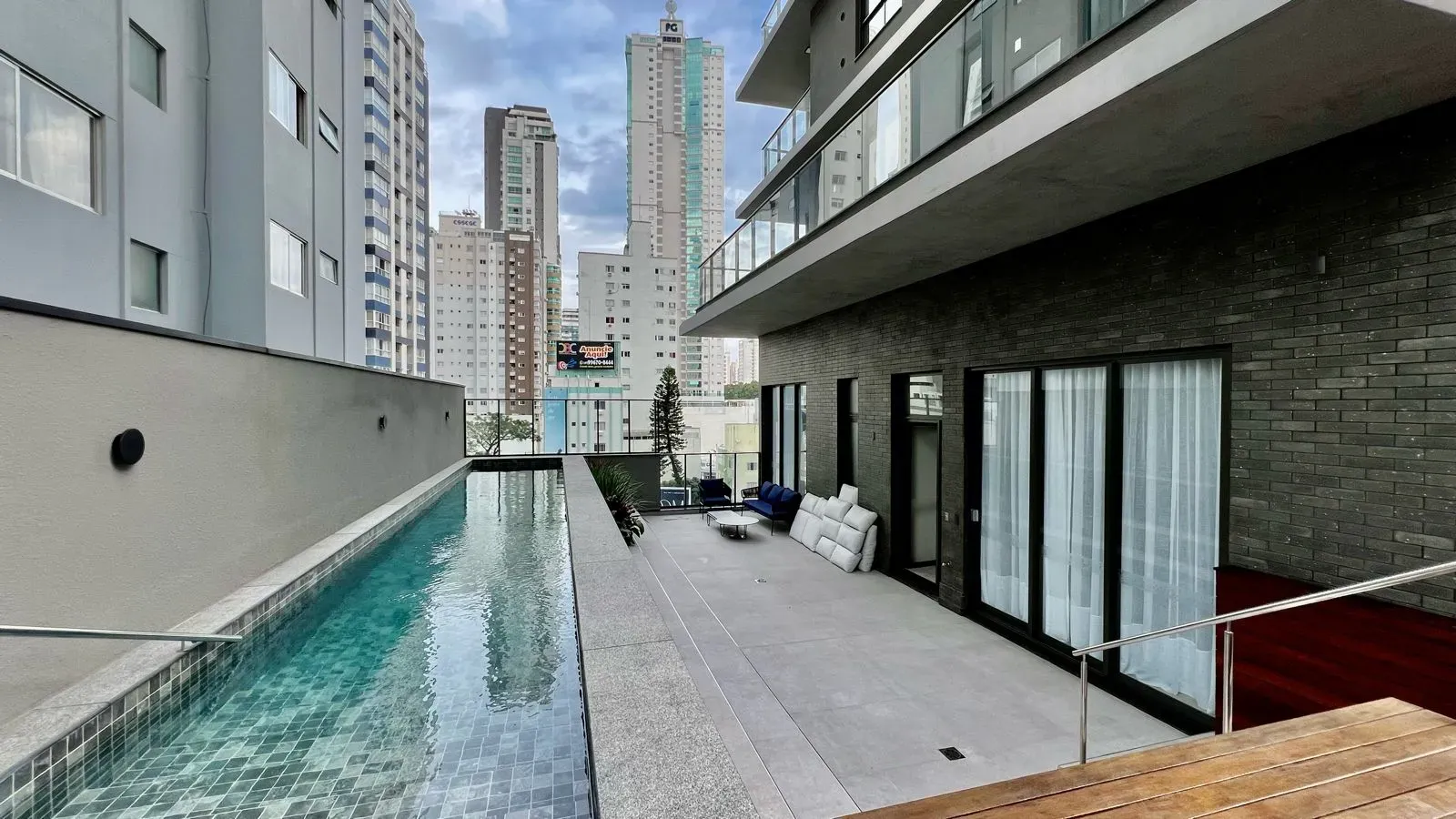 Apartamento, 4 dormitórios, 4 suítes, 3 vagas, no bairro Pioneiros em Balneário Camboriú para Comprar