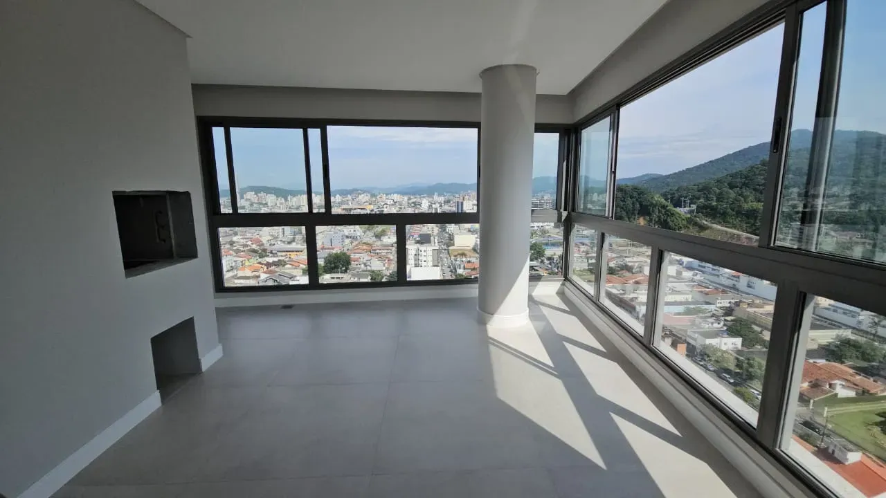 Apartamento, 4 dormitórios, 2 suítes, 2 vagas, no bairro Centro em Balneário Camboriú para Comprar