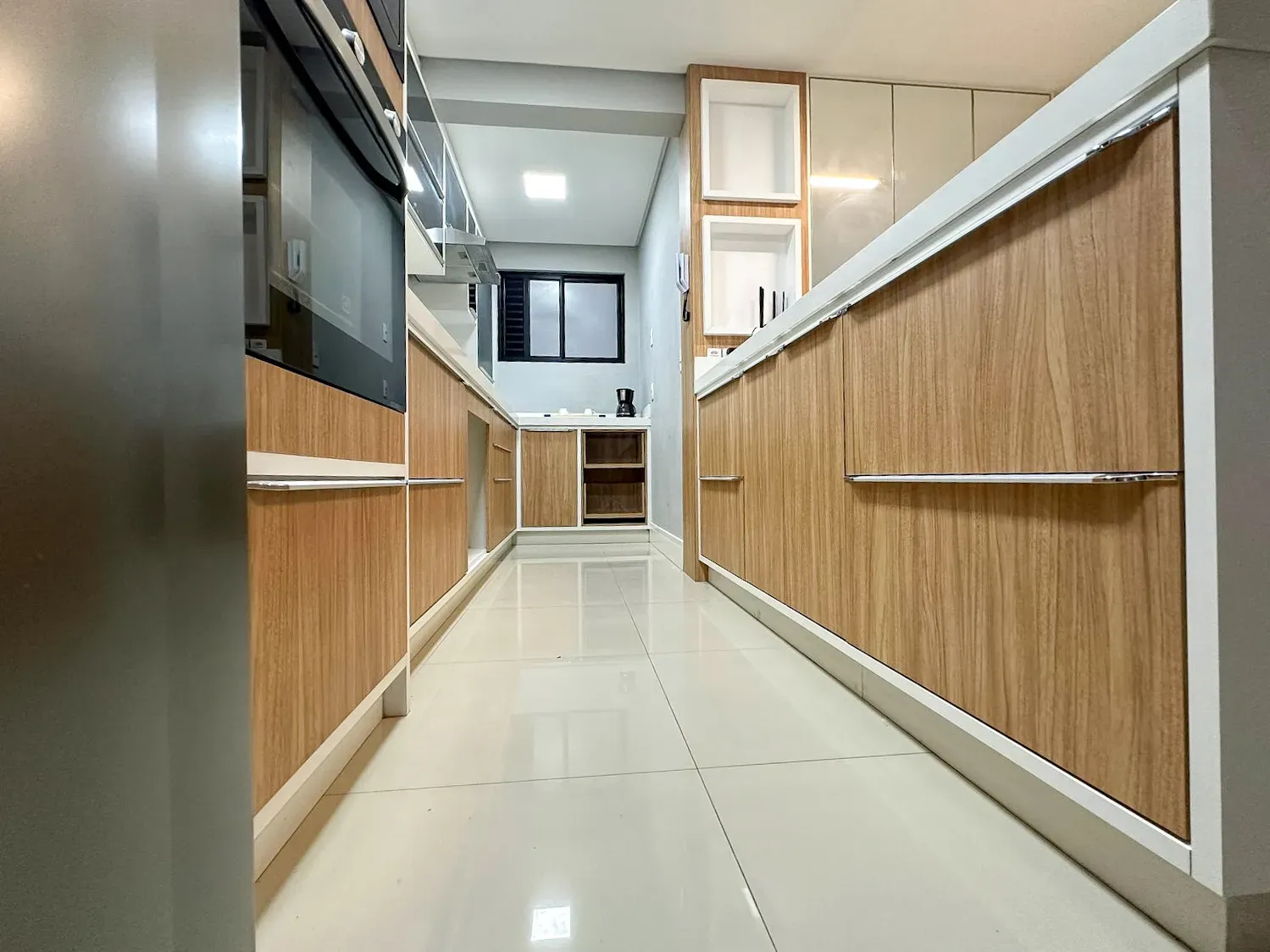 Apartamento com 74m², 2 dormitórios, 2 suítes, 2 vagas, no bairro Praia dos Amores em Balneário Camboriú para Comprar