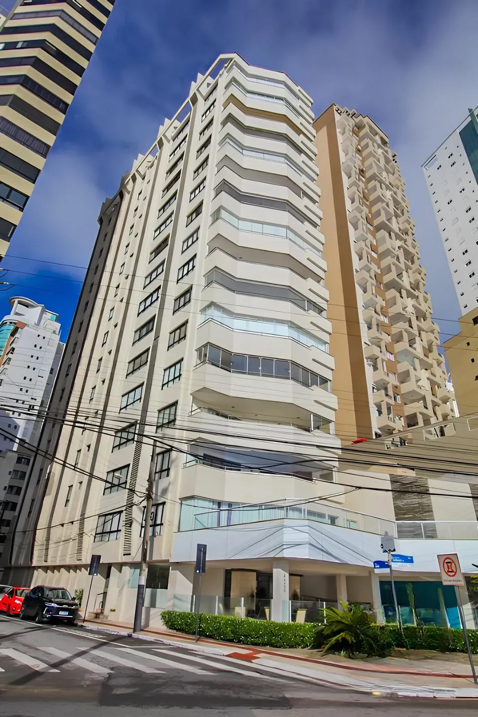 Apartamento, 3 dormitórios, 3 suítes, 2 vagas, no bairro Barra Sul em Balneário Camboriú para Comprar