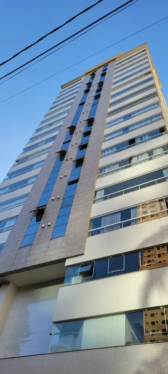 Apartamento, 2 dormitórios, 2 suítes, 2 vagas, no bairro Pioneiros em Balneário Camboriú para Comprar