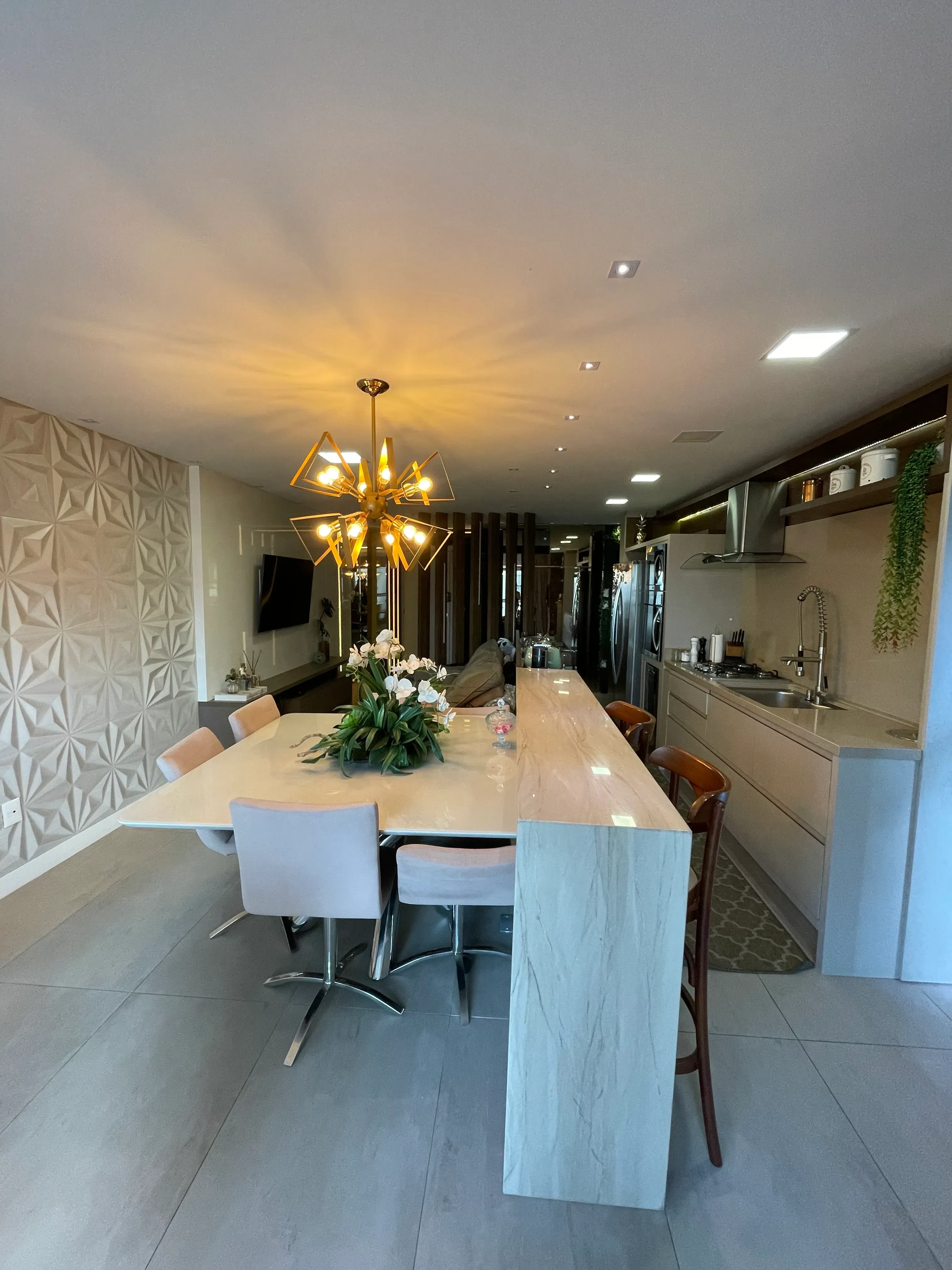 Apartamento com 3 dormitórios sendo 1 suíte e 2 vagas de garagem no Bairro Fazenda em Itajaí