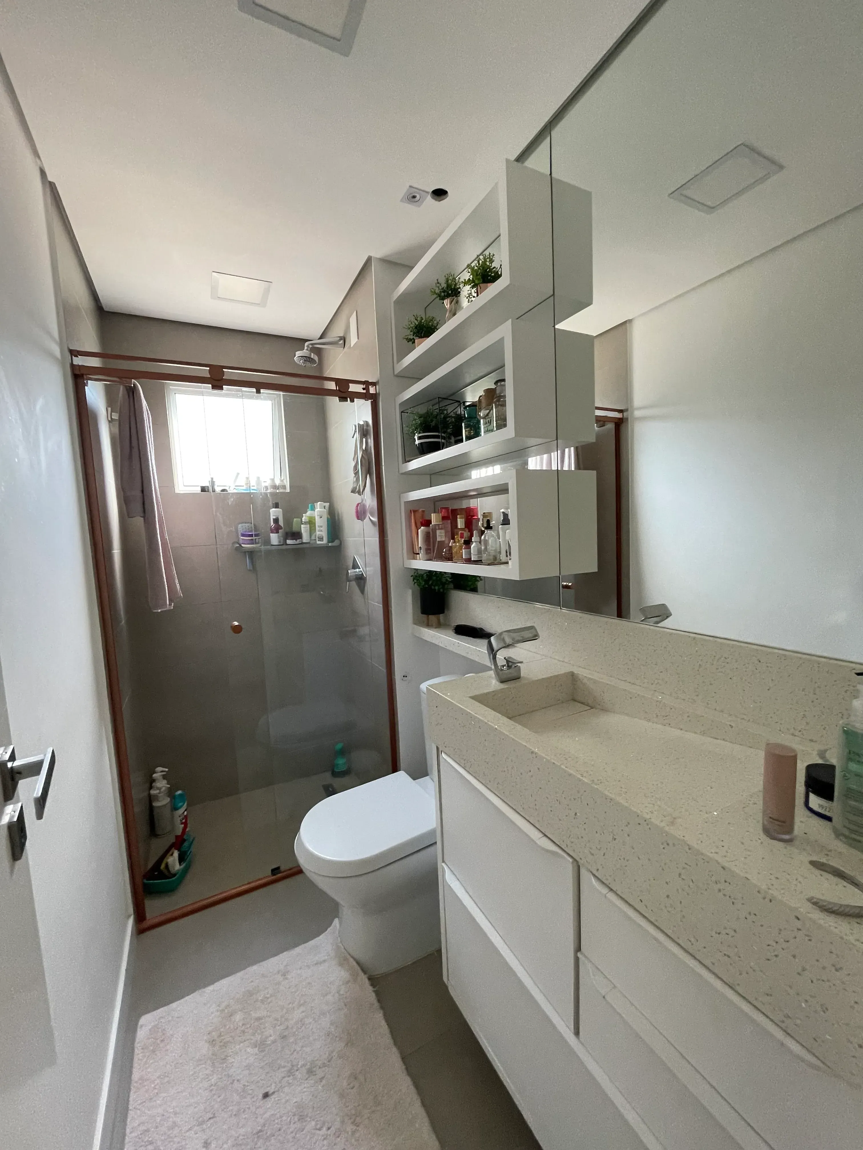 Apartamento com 3 dormitórios sendo 1 suíte e 2 vagas de garagem no Bairro Fazenda em Itajaí