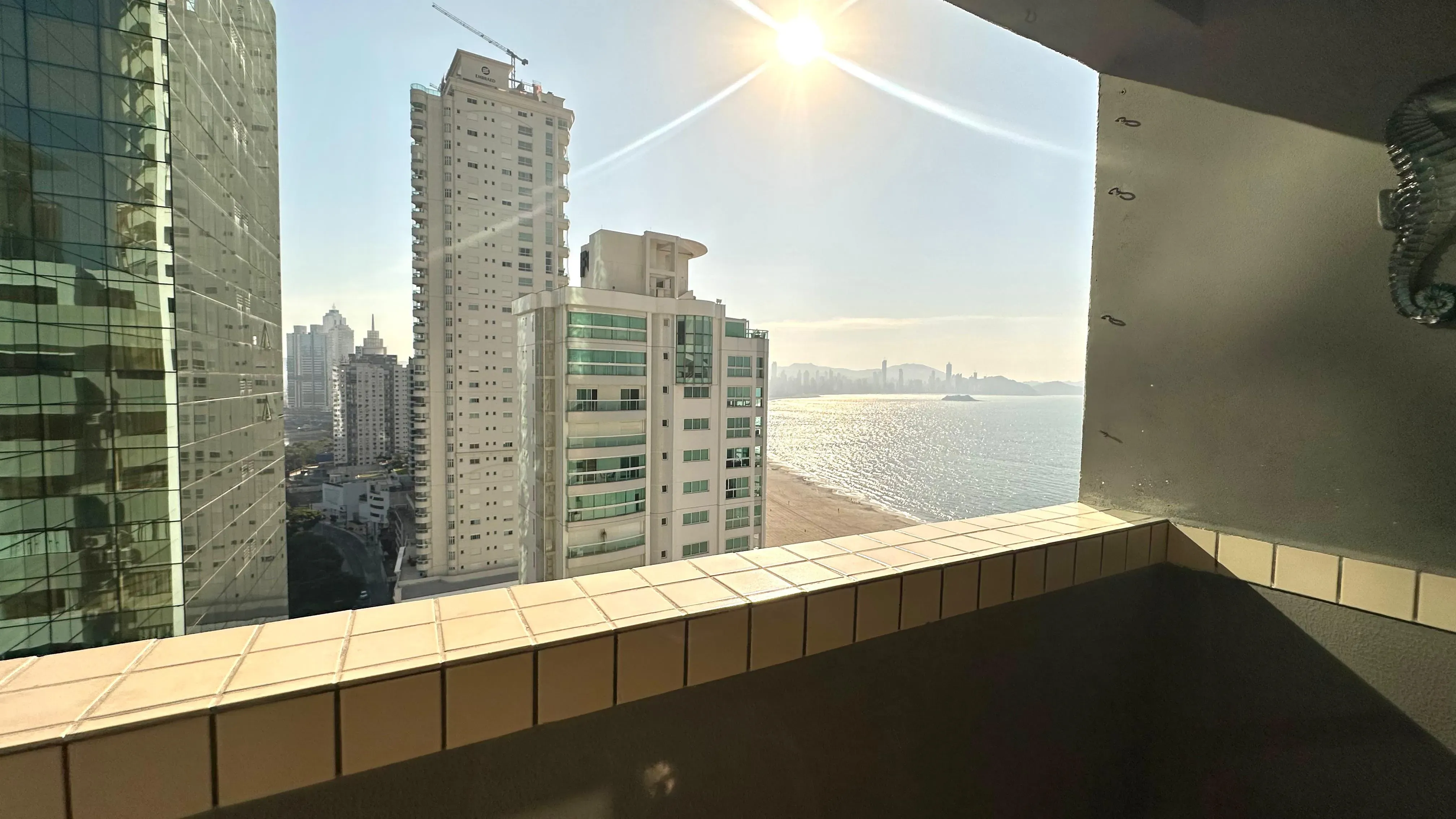 Apartamento com 82m², 2 dormitórios, 1 suíte, 1 vaga, no bairro Centro em Balneário Camboriú para Comprar