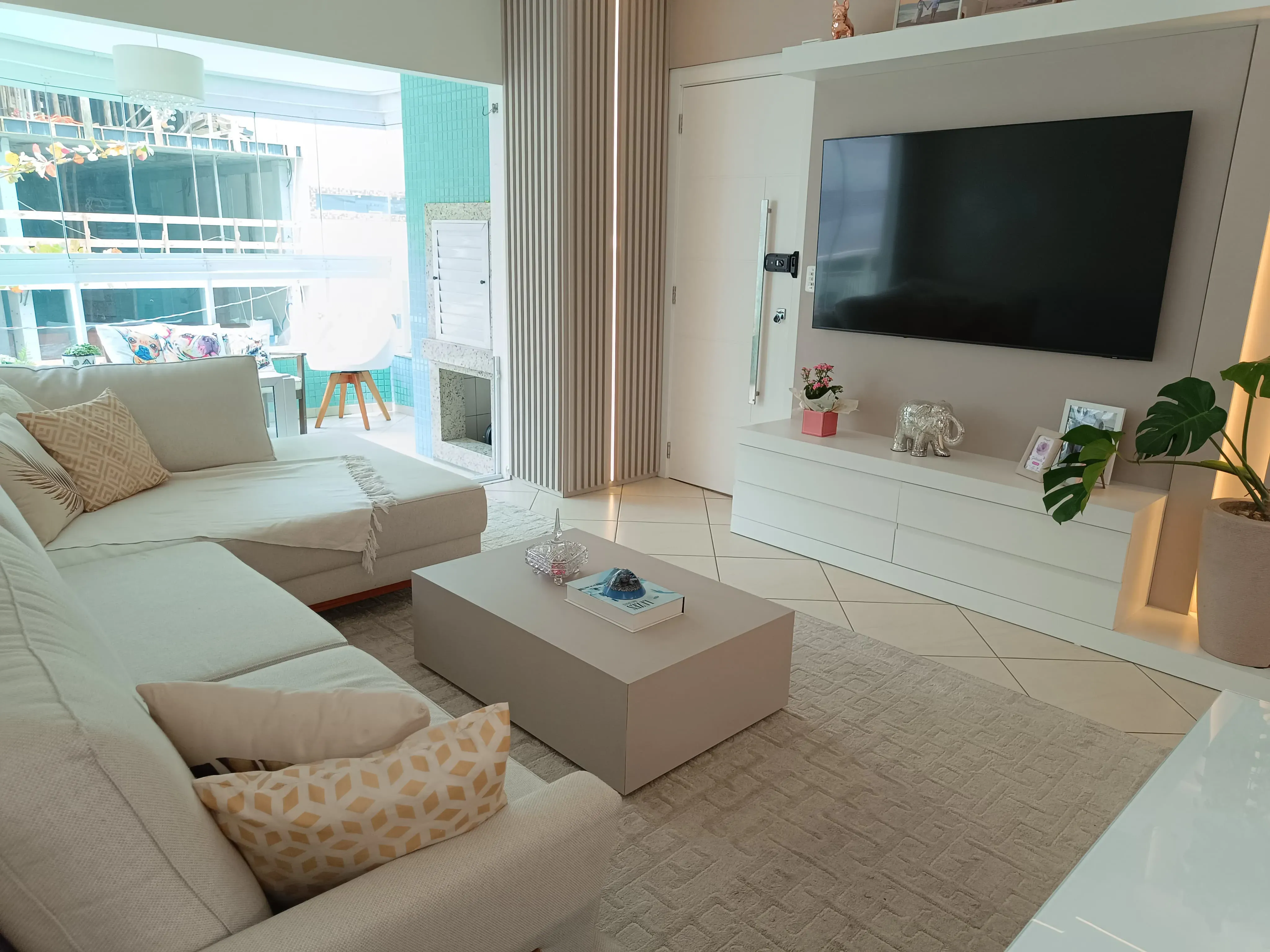 O Preço Baixou Apartamento com 250m² 3 Quartos 2 Suítes no Centro em Balneário Camboriú - Foto 2 de 15