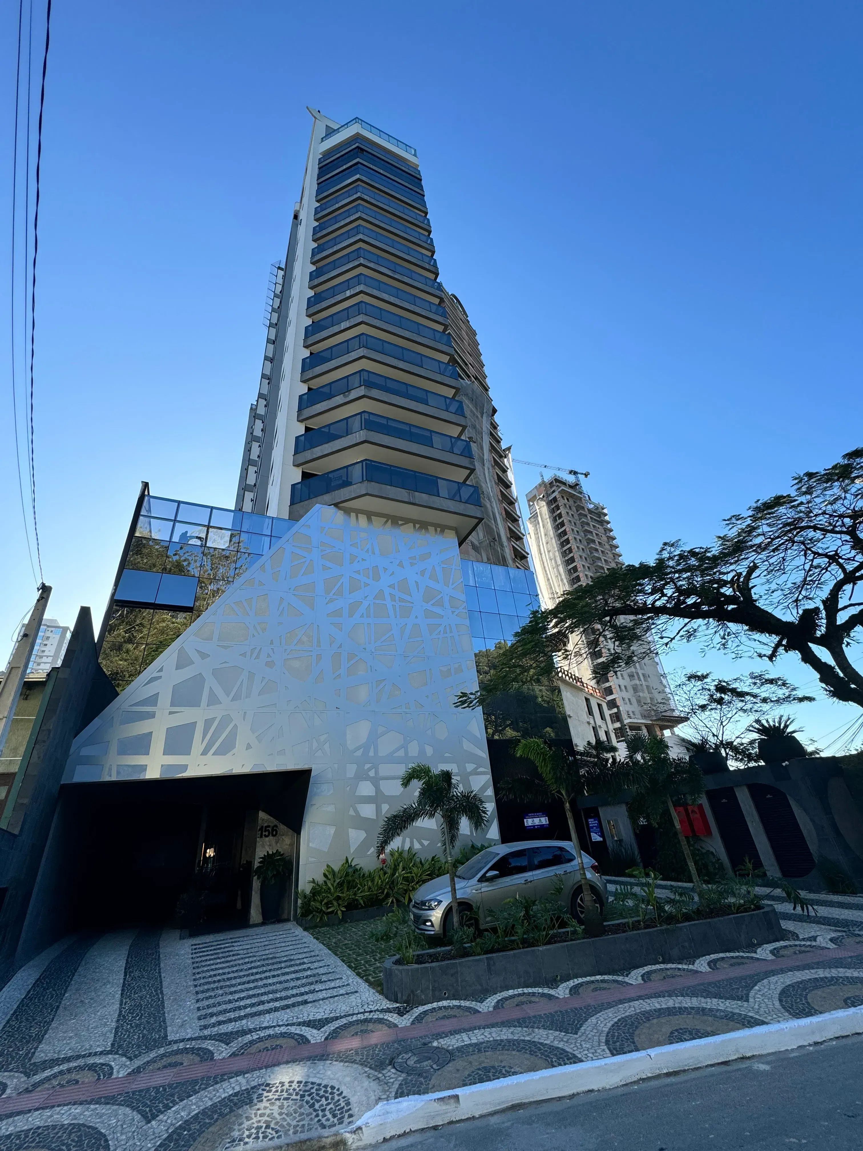 Apartamento com 1 suíte e 1 demi, 2 vagas de garagem no Bairro Fazenda em Itajaí