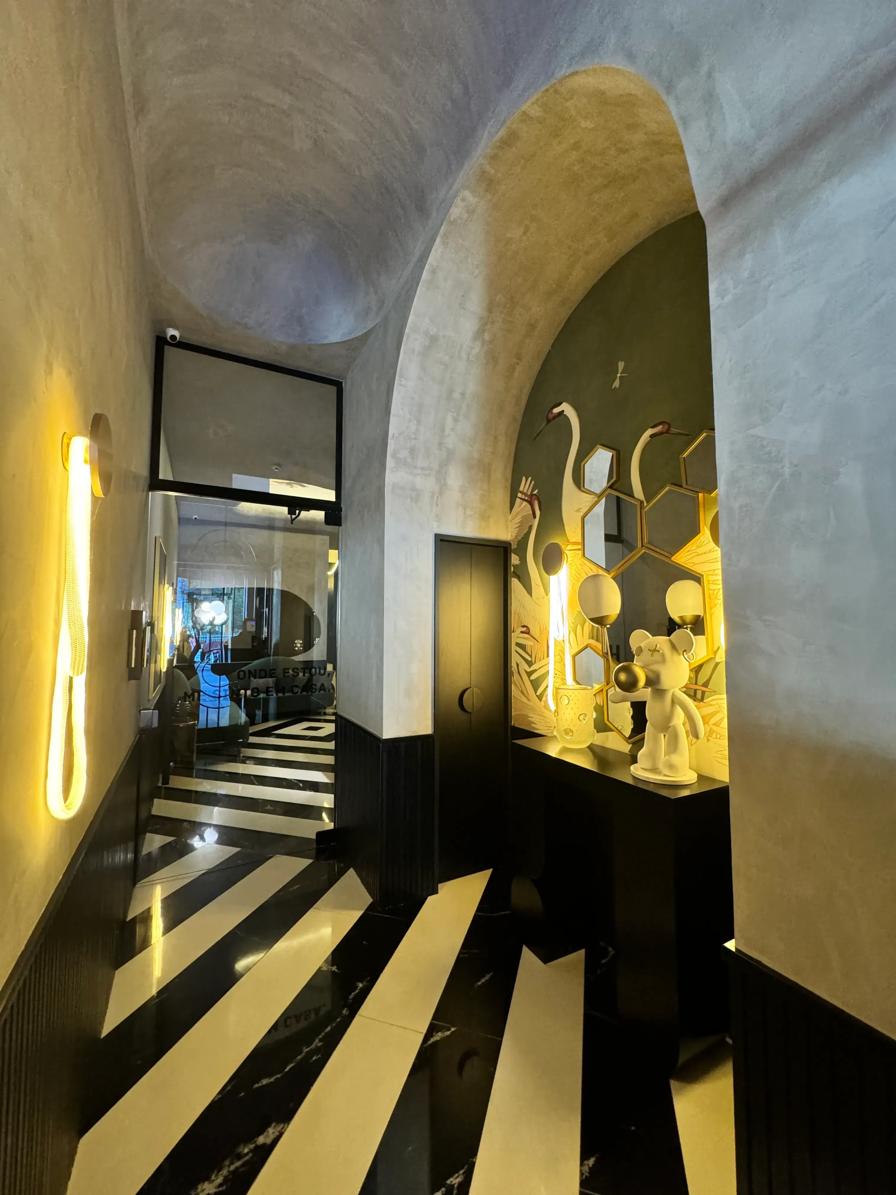 Apartamento com 1 suíte e 1 demi, 2 vagas de garagem no Bairro Fazenda em Itajaí